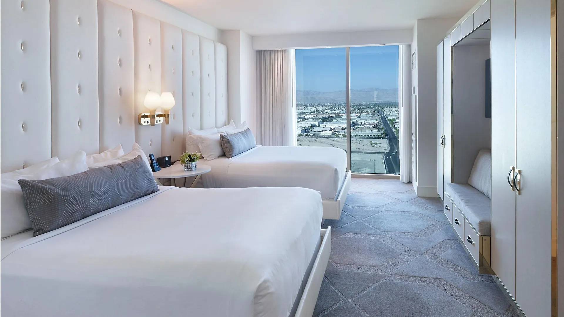 The W Las Vegas At Mandalay Bay By Suiteness Resort
