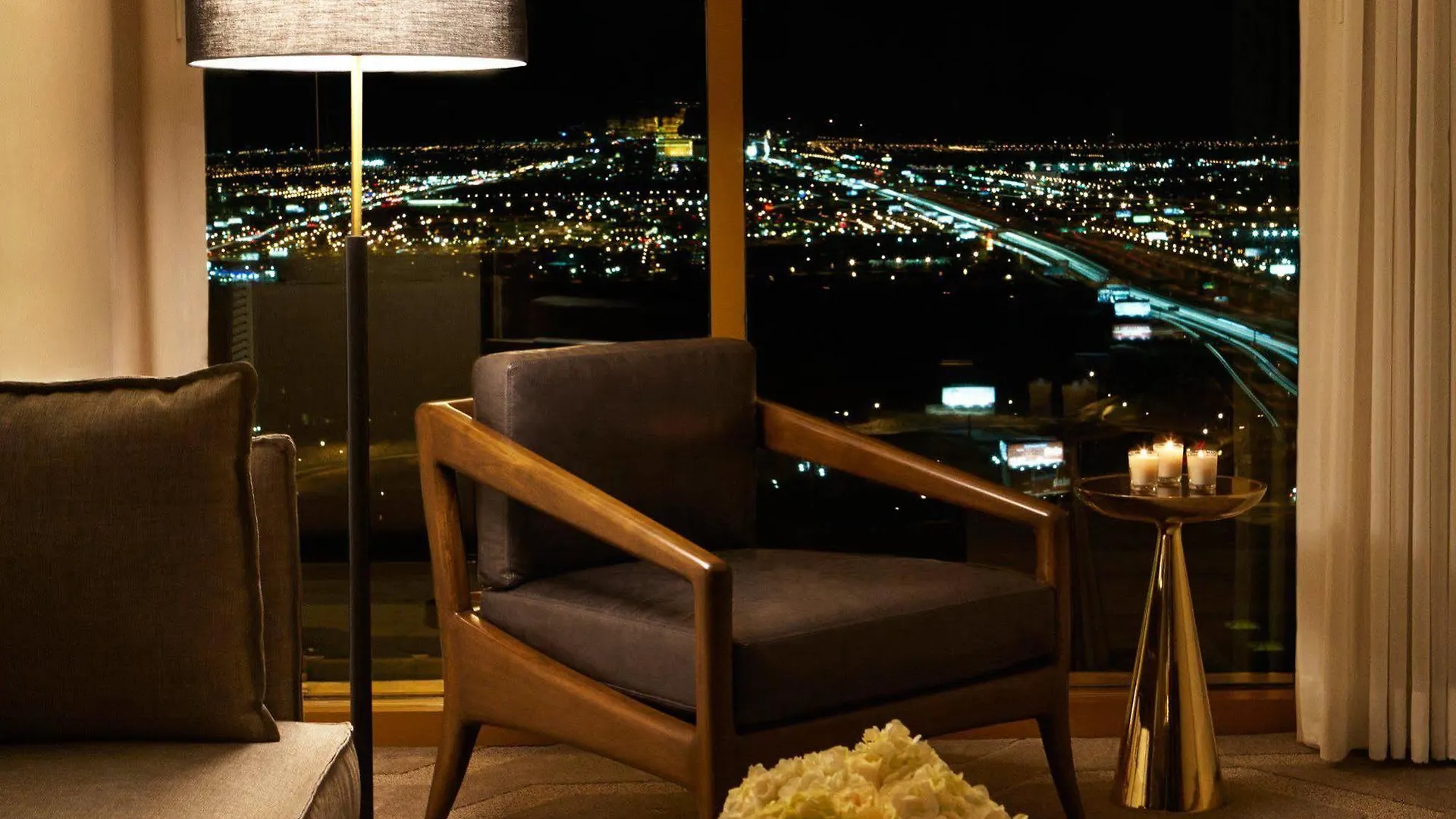 Resort The W Las Vegas At Mandalay Bay By Suiteness