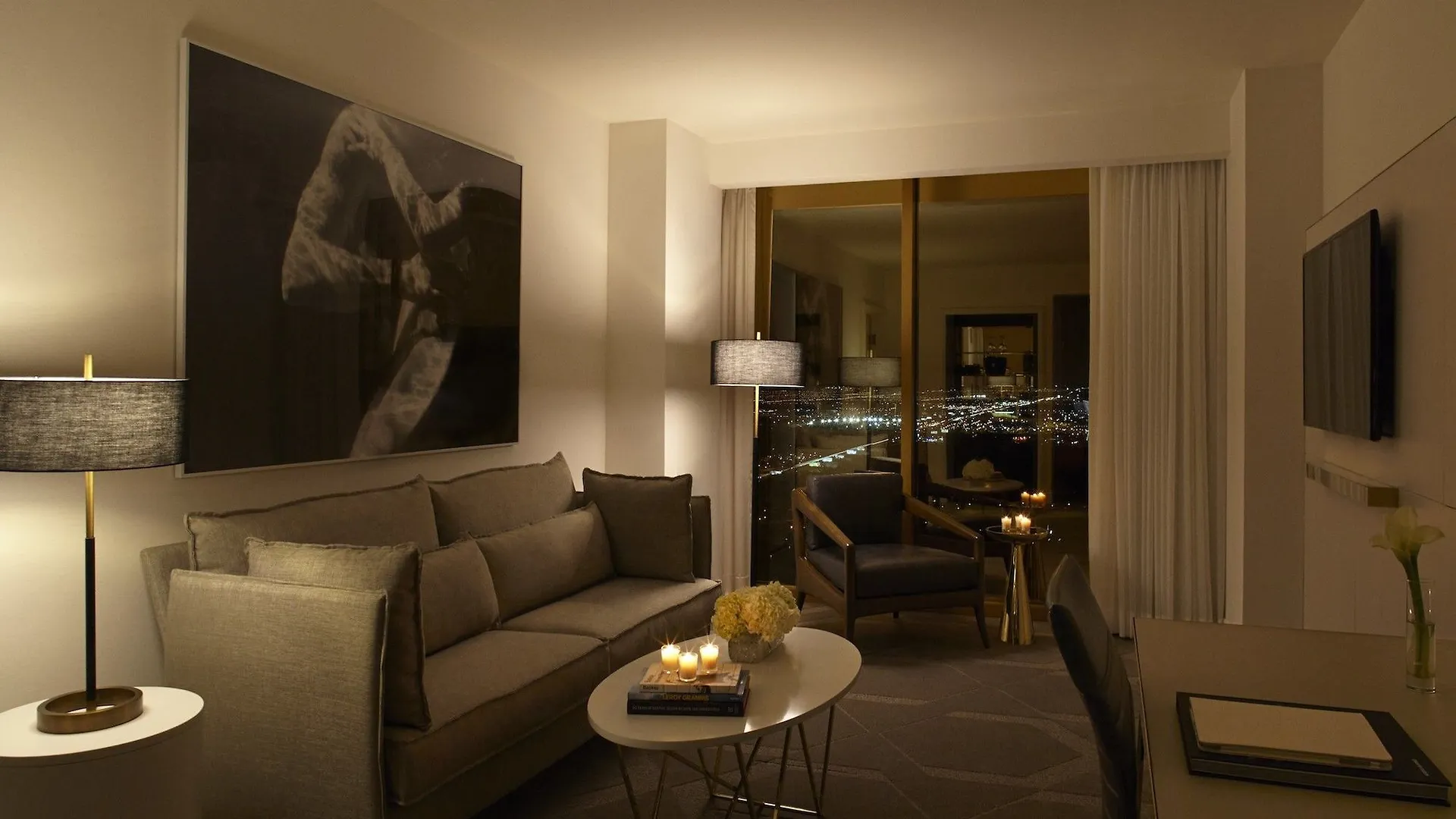 Delano Las Vegas by Suiteness 5*,